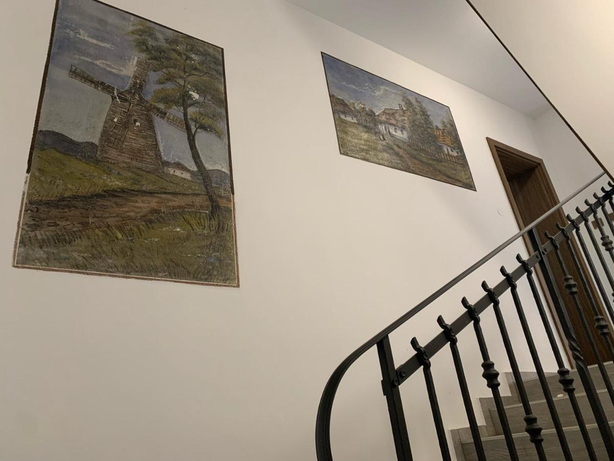 Cafe De La Creme Hotel Kuzelov ภายนอก รูปภาพ