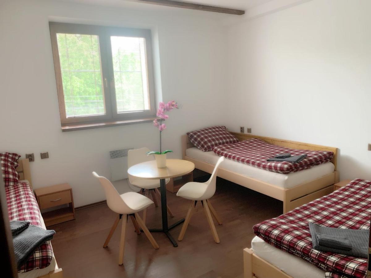 Cafe De La Creme Hotel Kuzelov ภายนอก รูปภาพ