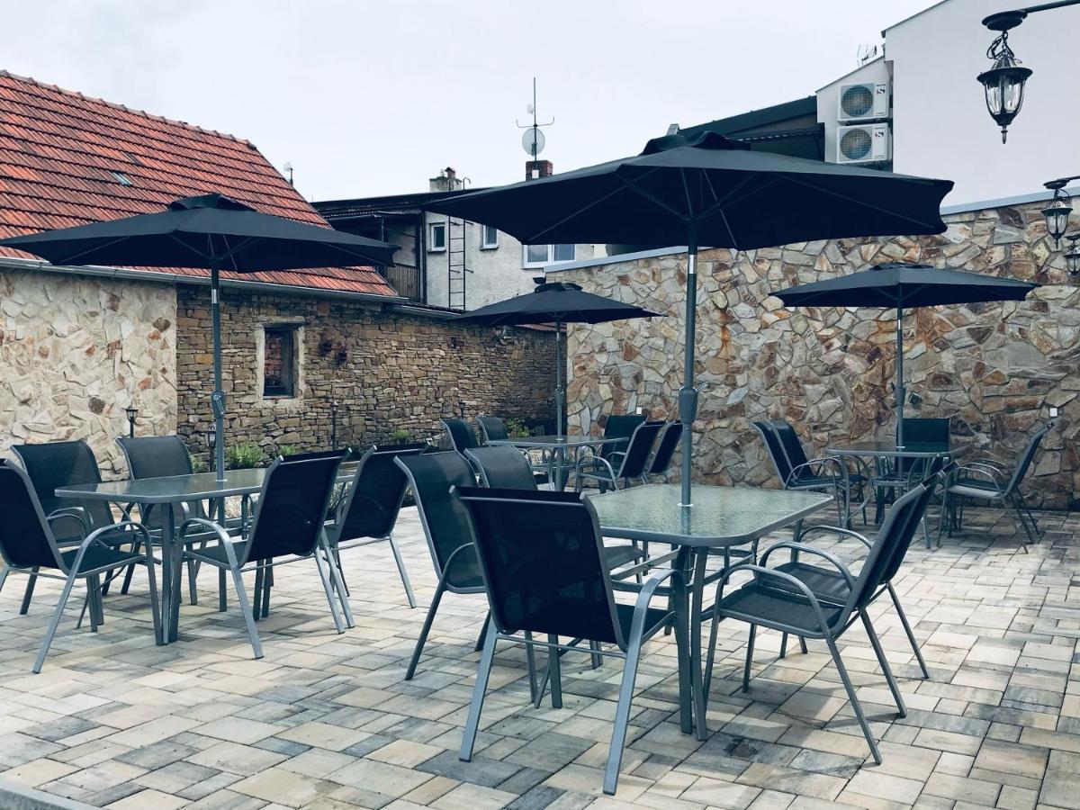 Cafe De La Creme Hotel Kuzelov ภายนอก รูปภาพ